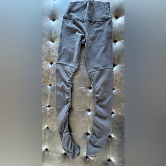 Alo high waist goddess legging in black, size small. - Picture 5 of 6